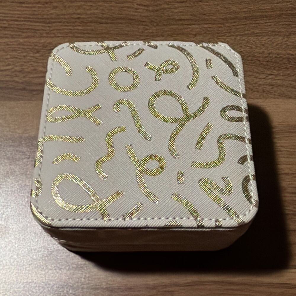 Traveling Jewelry Case Organizer FUN beige gold Print